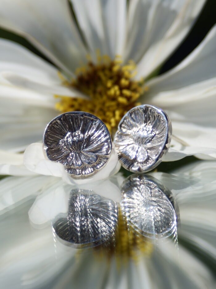 Peony Studs- srebrne kolczyki sztyfty z piwonią